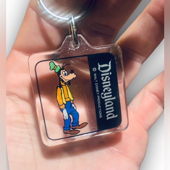 Vintage Disneyland Walt Disney Production • Goofy Keychain • Authentic Original - Picture 2 of 2